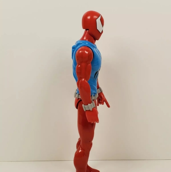 Hasbro 12" Spiderman 2017 Marvel Action Figure - Picture 4 of 4